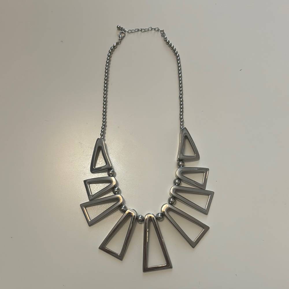Elegant Silver Geometric Necklace